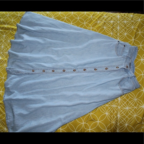Vintage button up long blue jean skirt. - Picture 4 of 4